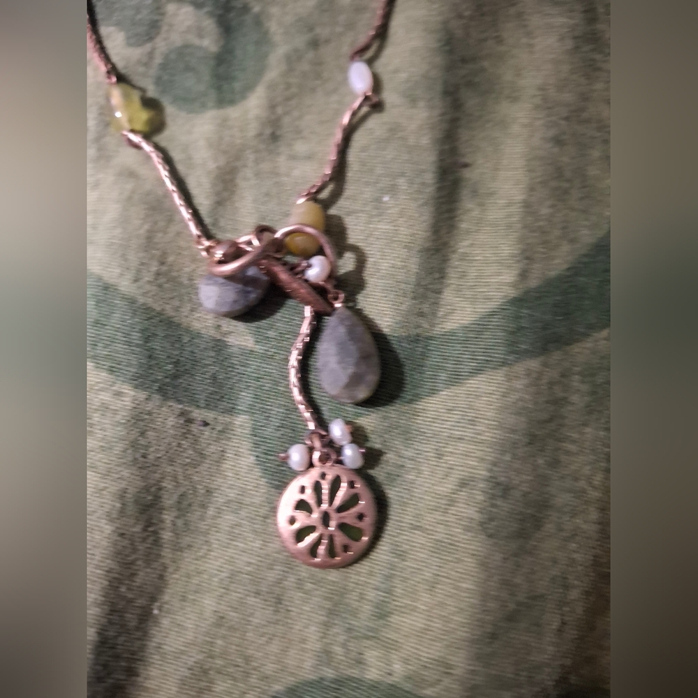 Elegant Gold Pendant Necklace
